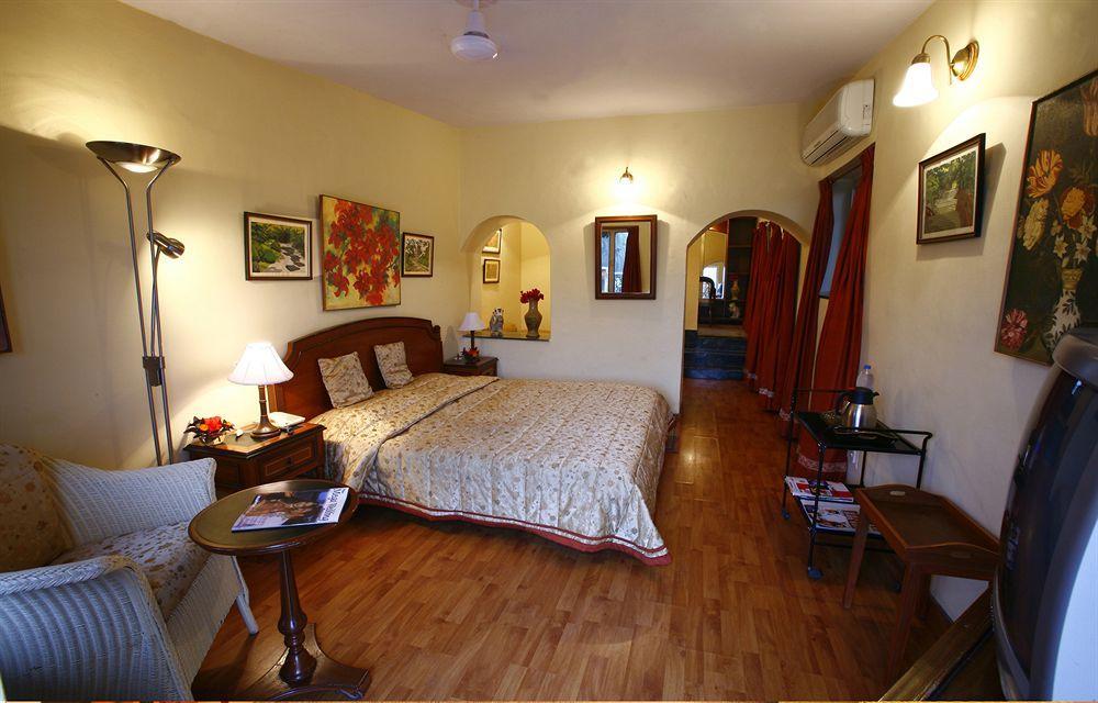 Welcomheritage Connaught House Mount Abu Buitenkant foto