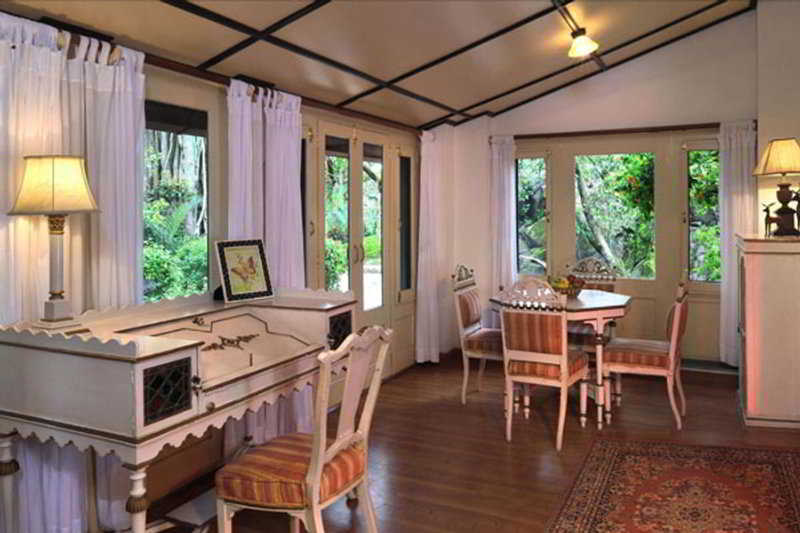 Welcomheritage Connaught House Mount Abu Buitenkant foto