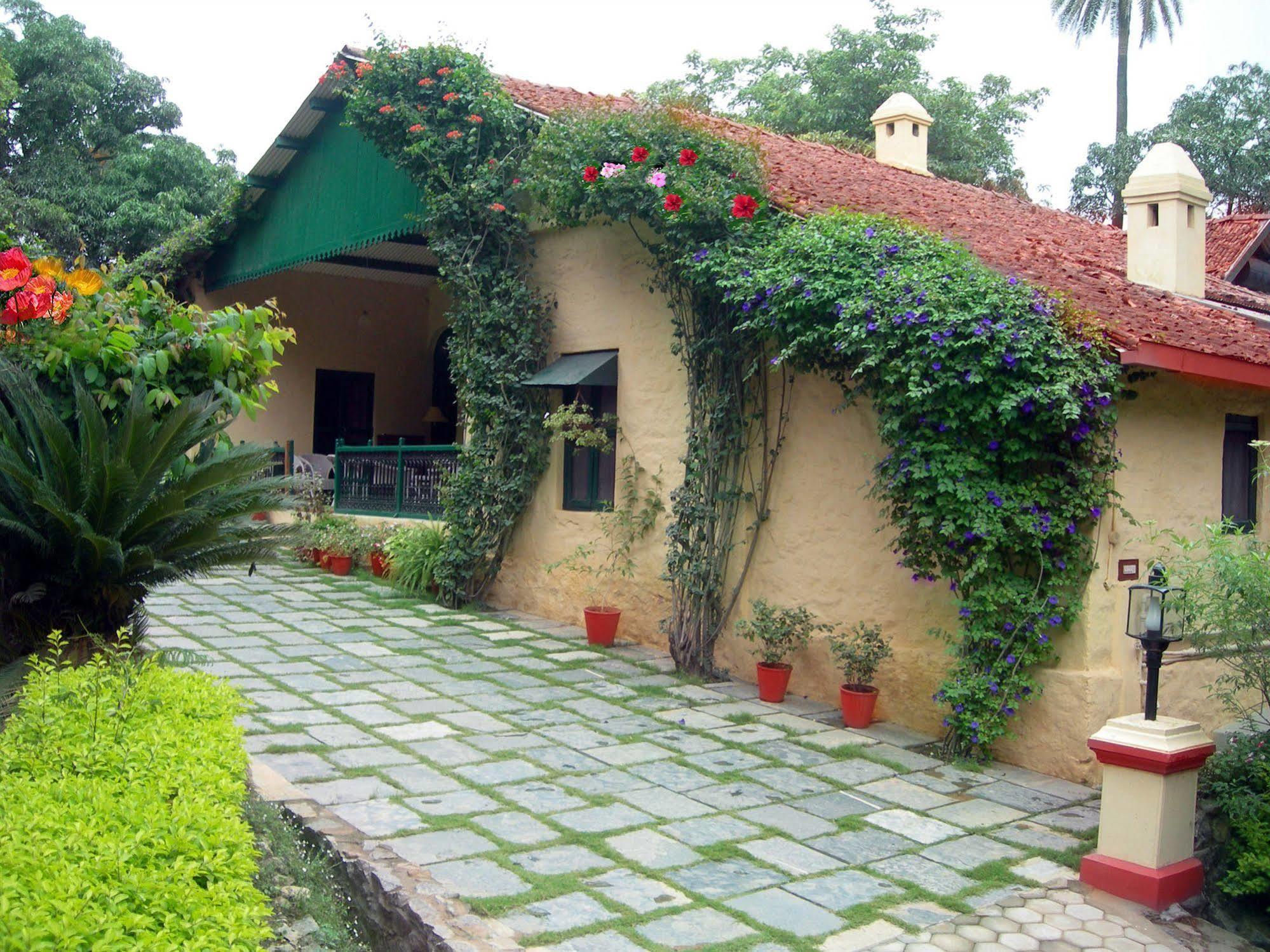 Welcomheritage Connaught House Mount Abu Buitenkant foto