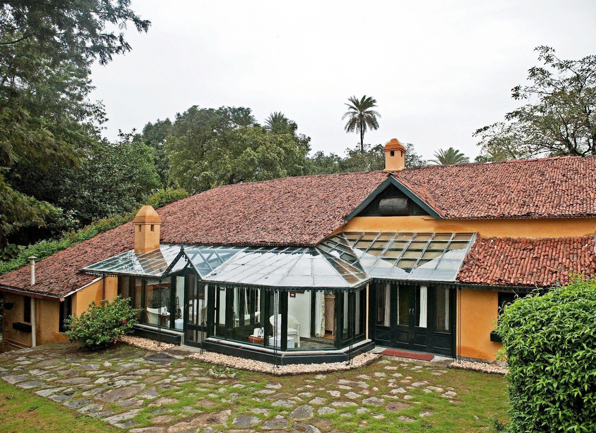 Welcomheritage Connaught House Mount Abu Buitenkant foto