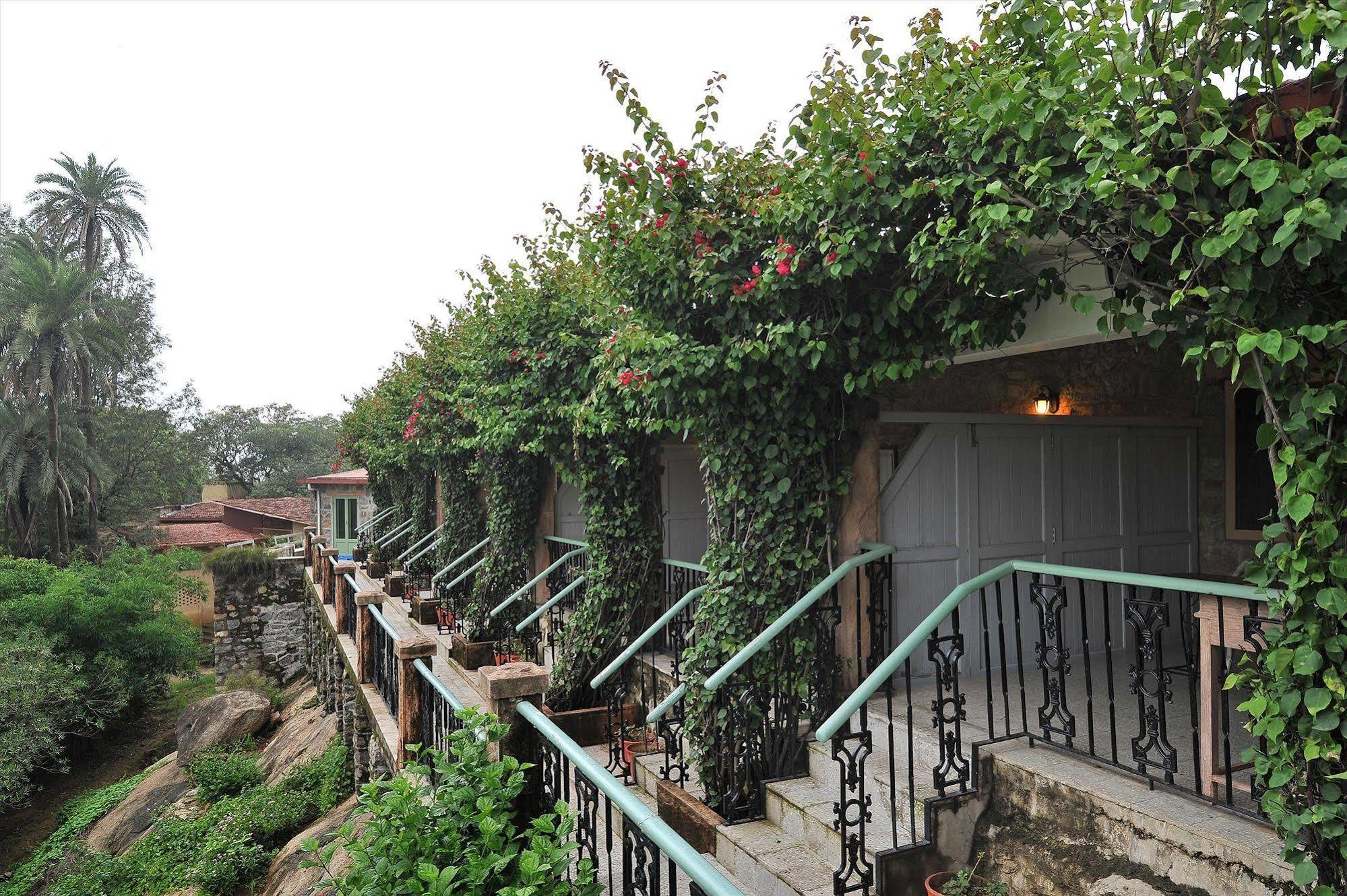 Welcomheritage Connaught House Mount Abu Buitenkant foto