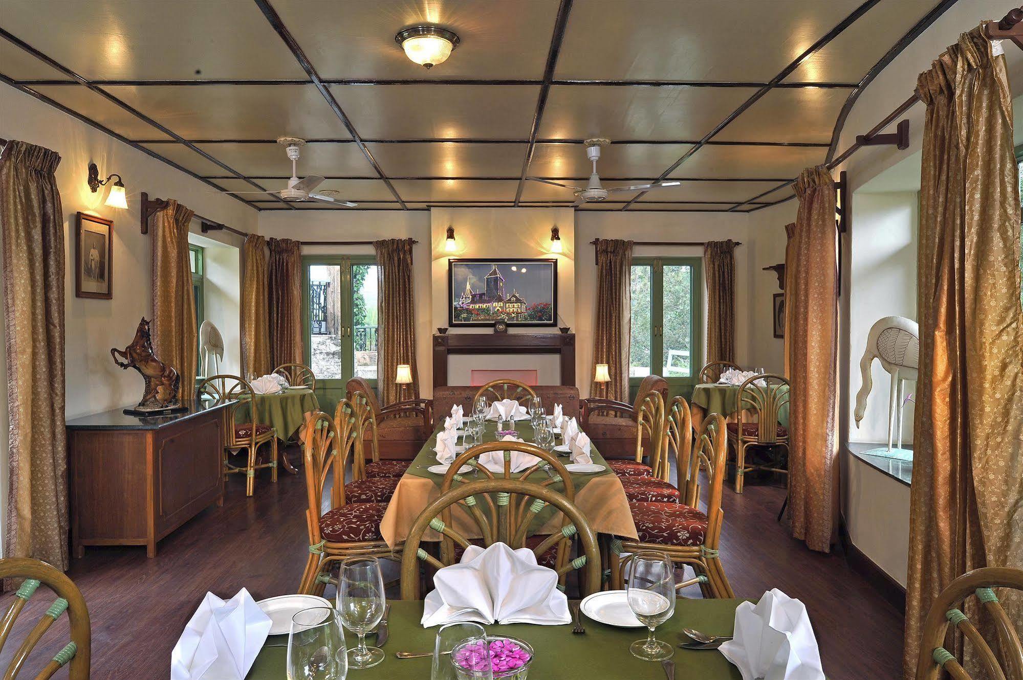 Welcomheritage Connaught House Mount Abu Buitenkant foto