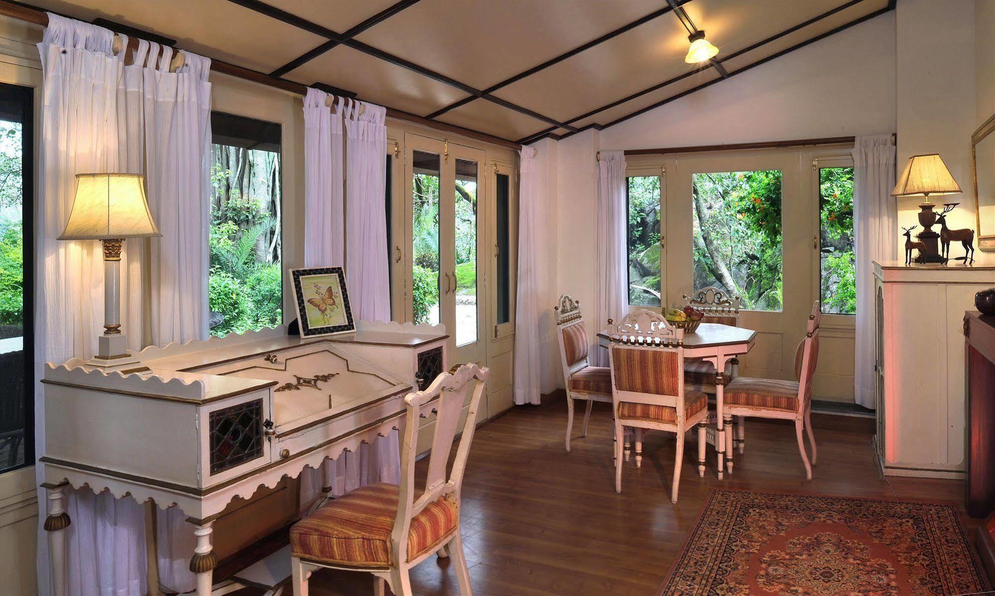 Welcomheritage Connaught House Mount Abu Buitenkant foto