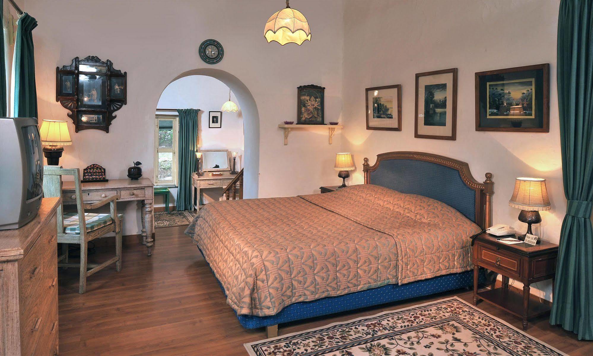 Welcomheritage Connaught House Mount Abu Buitenkant foto
