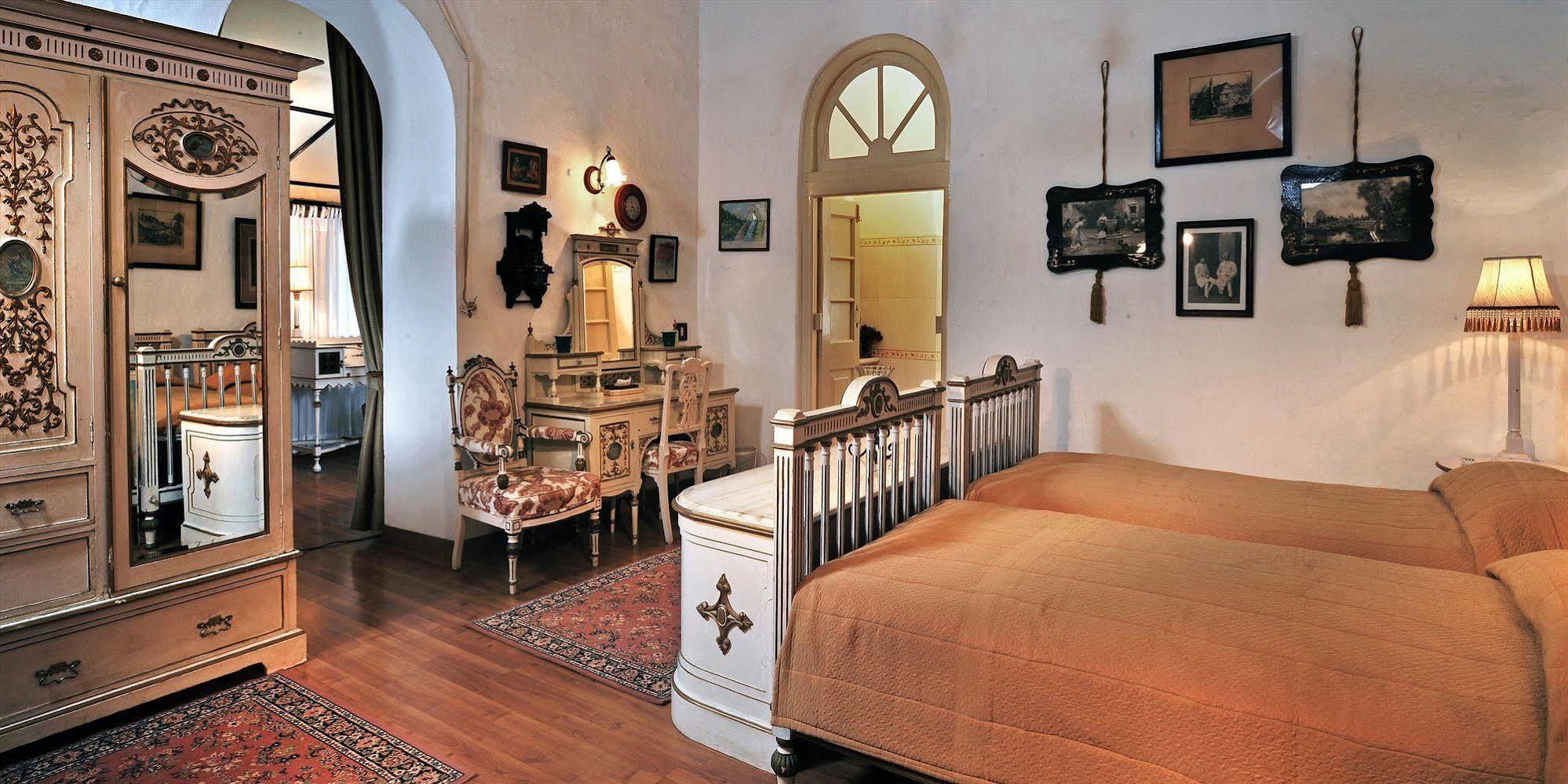 Welcomheritage Connaught House Mount Abu Buitenkant foto