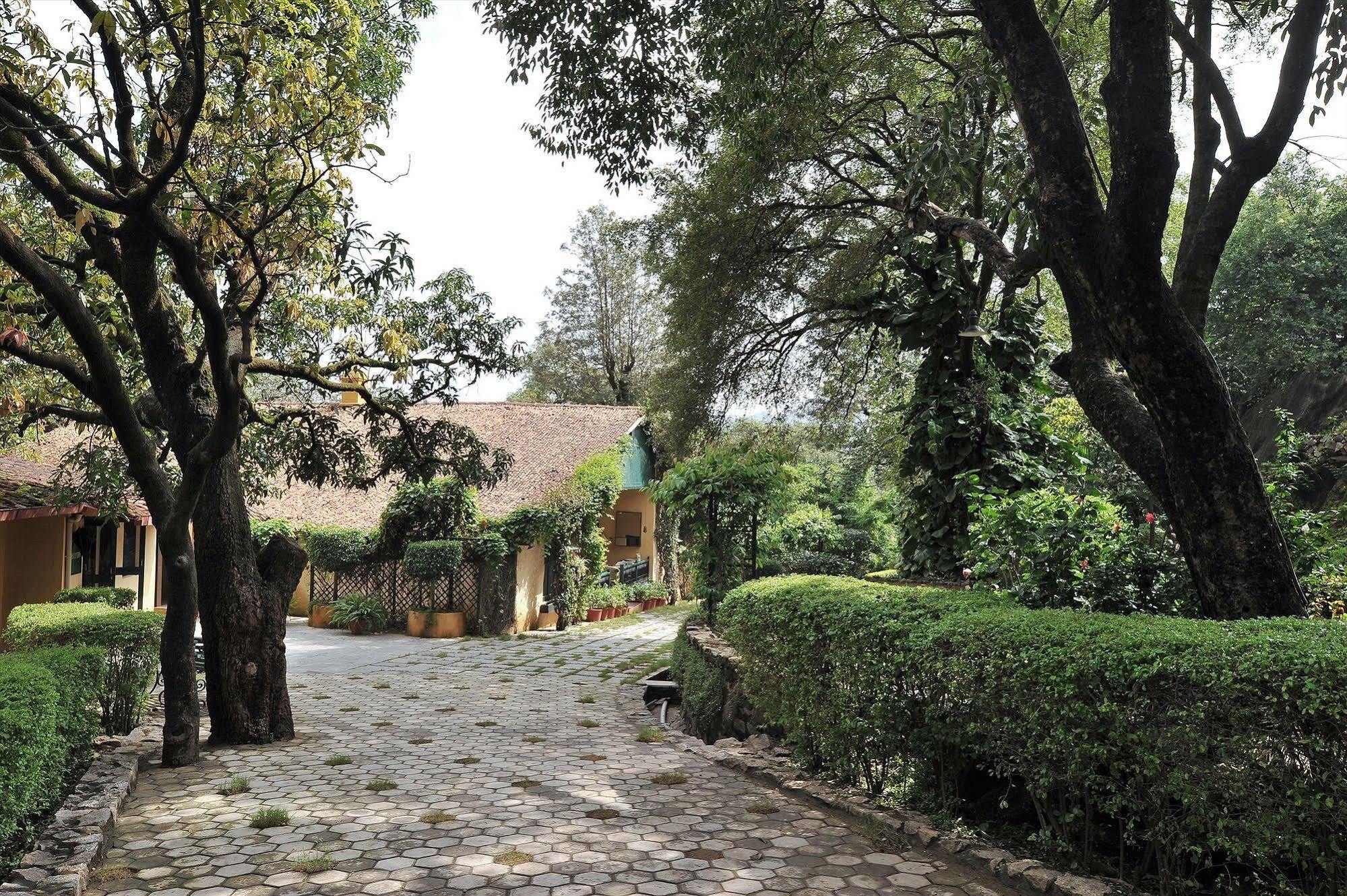 Welcomheritage Connaught House Mount Abu Buitenkant foto