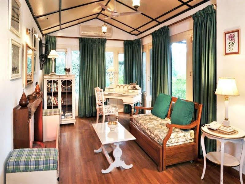 Welcomheritage Connaught House Mount Abu Buitenkant foto